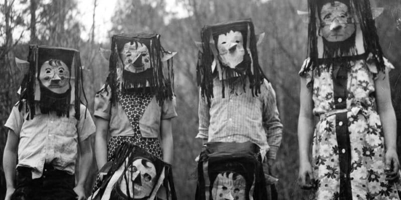 NEWSDOG_Vintage_Halloween_Costumes02-800×416